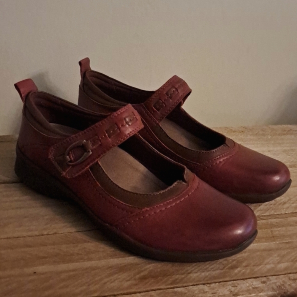 Earth Angelica Red Leather Mary Janes, Velcro Strap 7B Great Used Condition